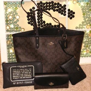 🤩 COACH Reversible Signature Brn/Blk Canvas Tote